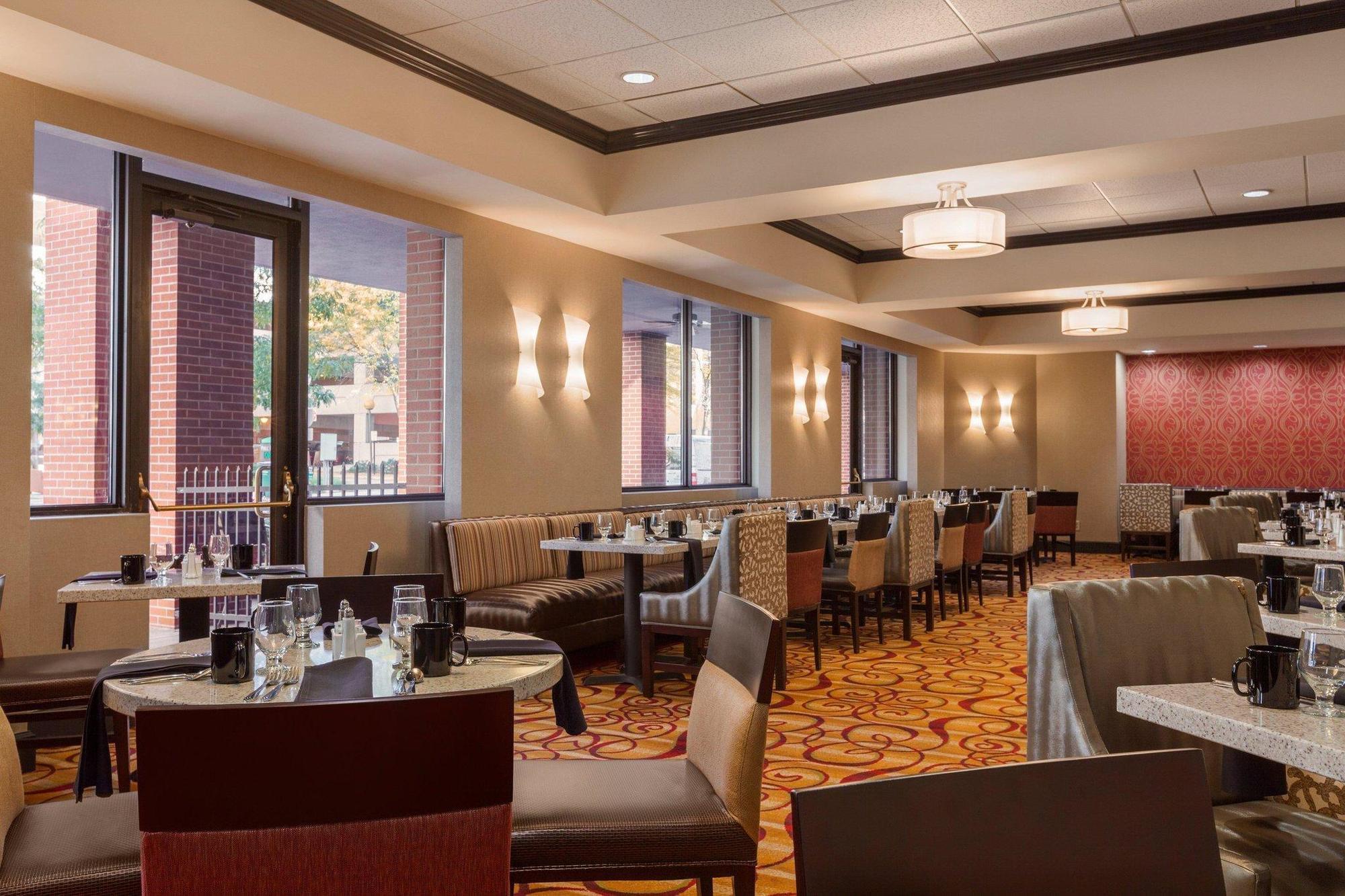Hilton Fort Wayne At The Grand Wayne Convention Center (Adults Only) Luaran gambar